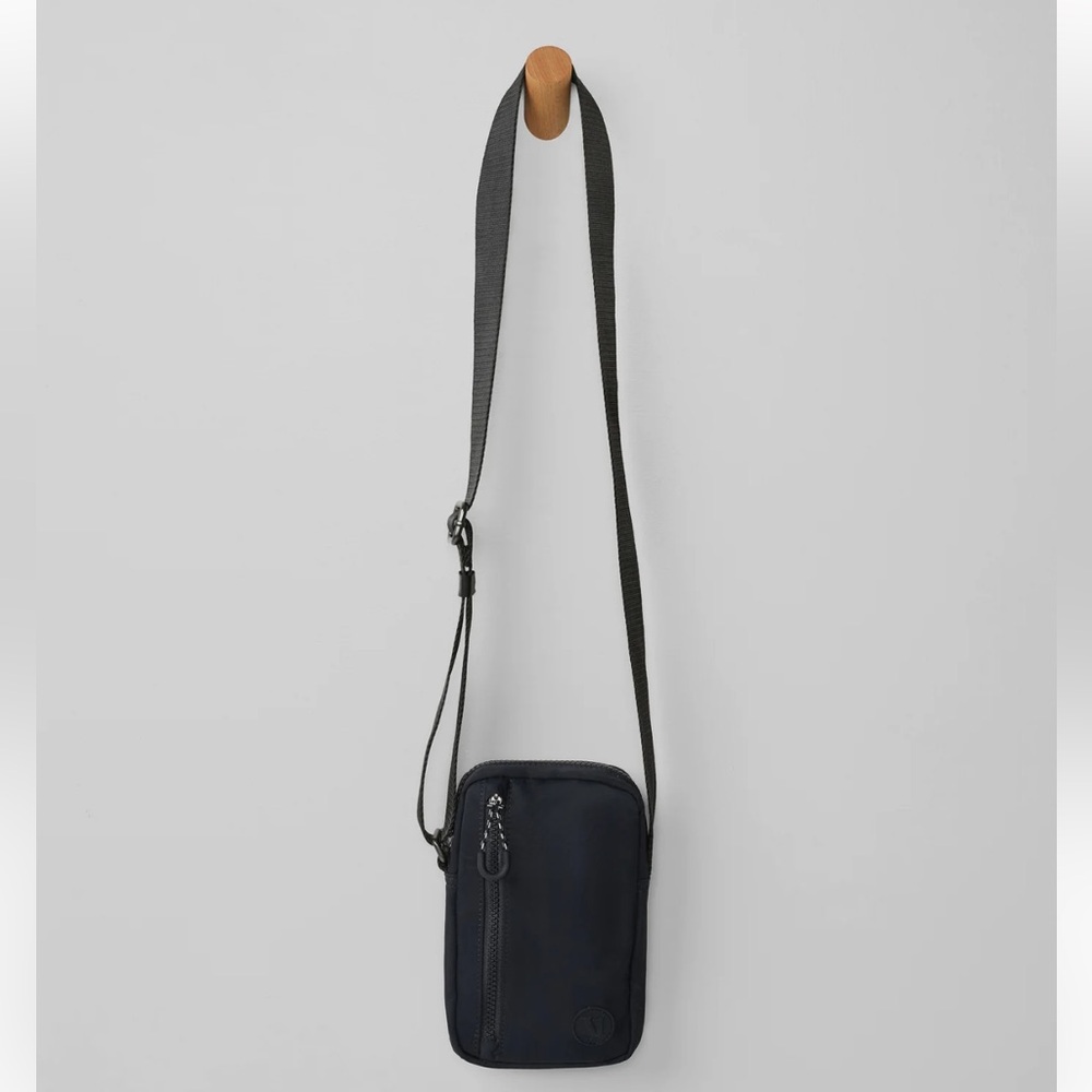NWT Vuori All Around Crossbody